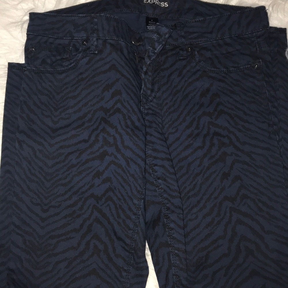 EXPRESS SKINNY JEANS WORN ONCE.